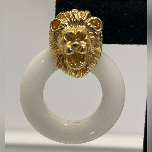 Lion Leo Earrings with White Knocker 💕 - Picture 5 of 5